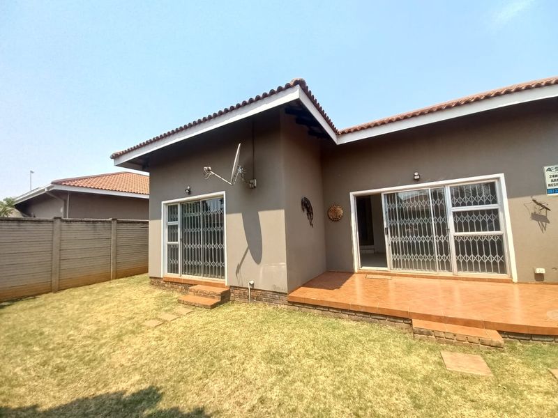 Beautiful townhouse in Vaalpark. - Photo 2