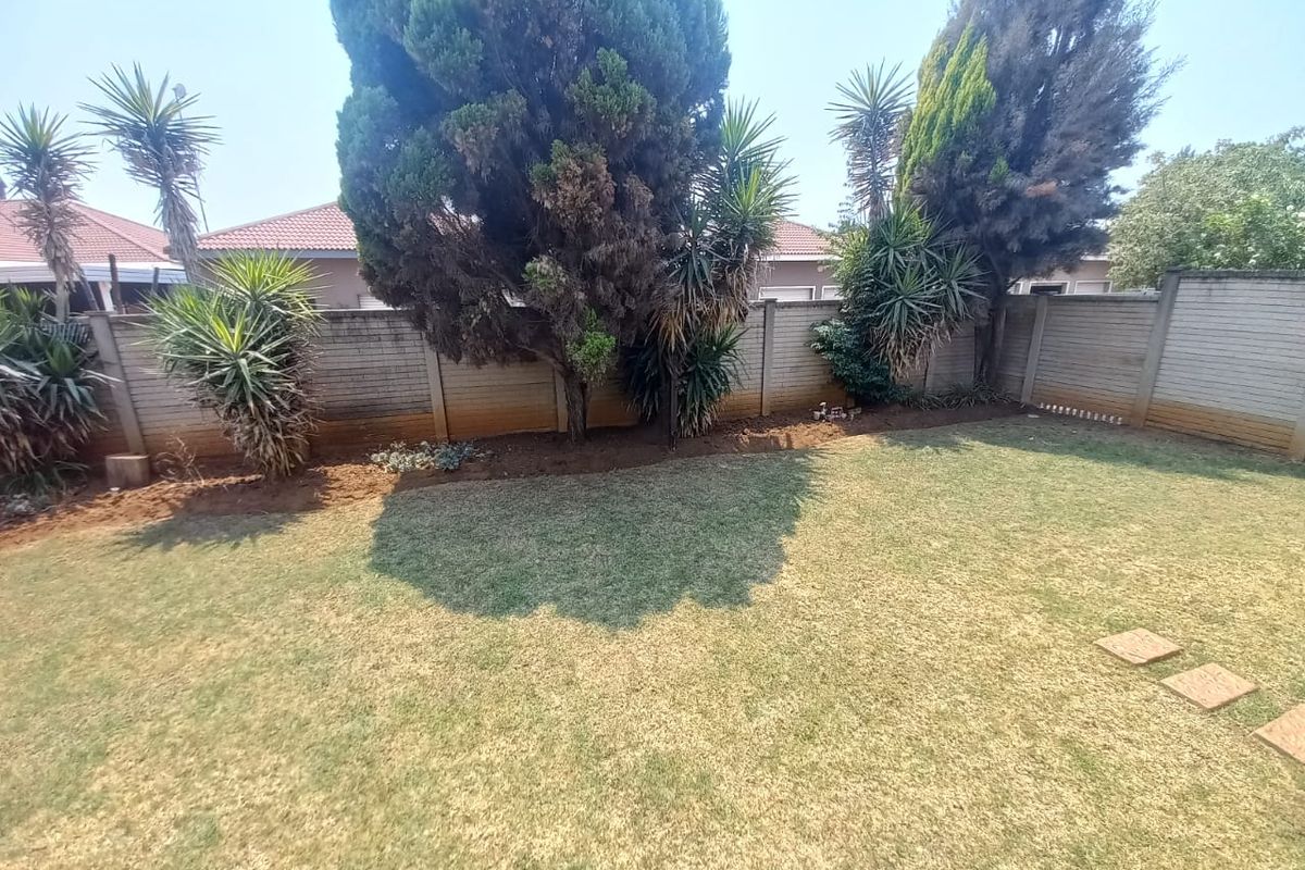 Beautiful townhouse in Vaalpark. - Photo 3