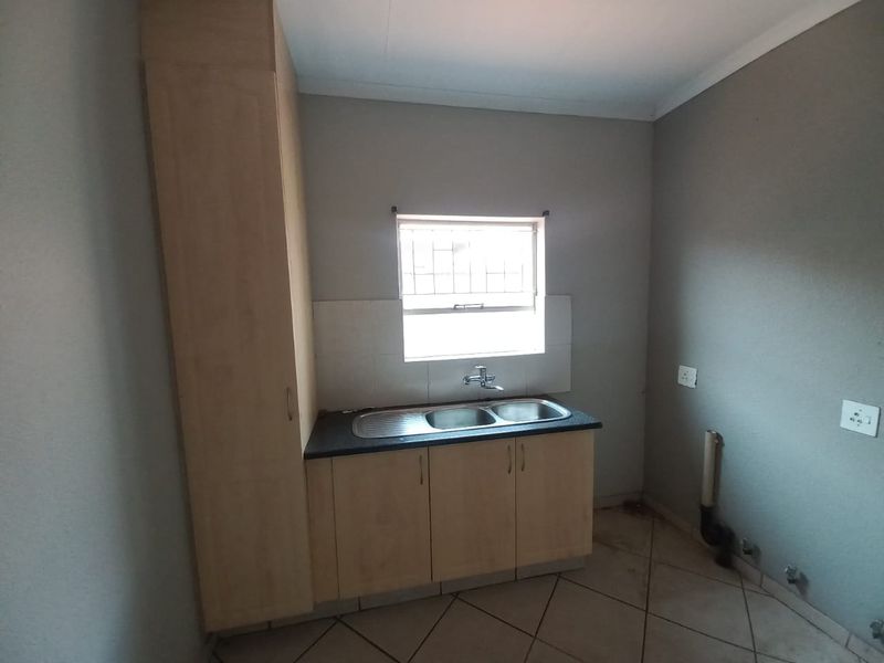 Beautiful townhouse in Vaalpark. - Photo 8