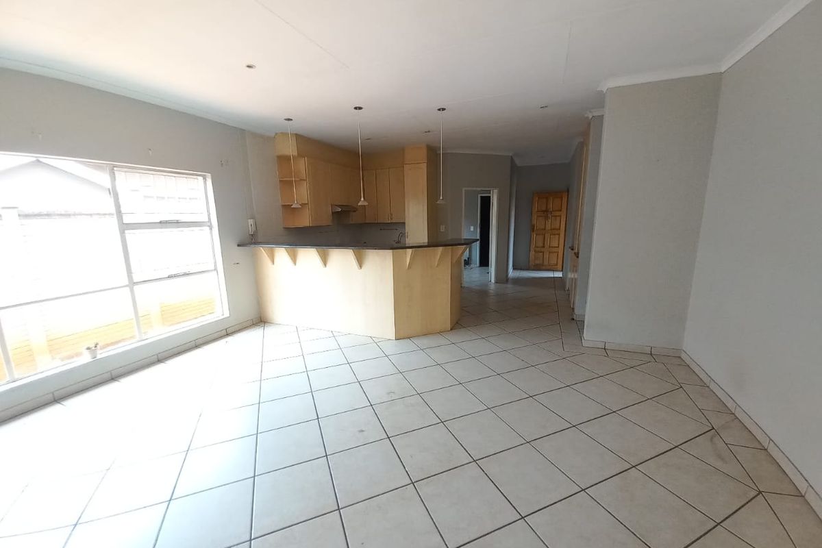 Beautiful townhouse in Vaalpark. - Photo 4