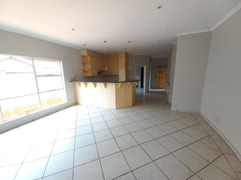 Beautiful townhouse in Vaalpark. - Photo 4