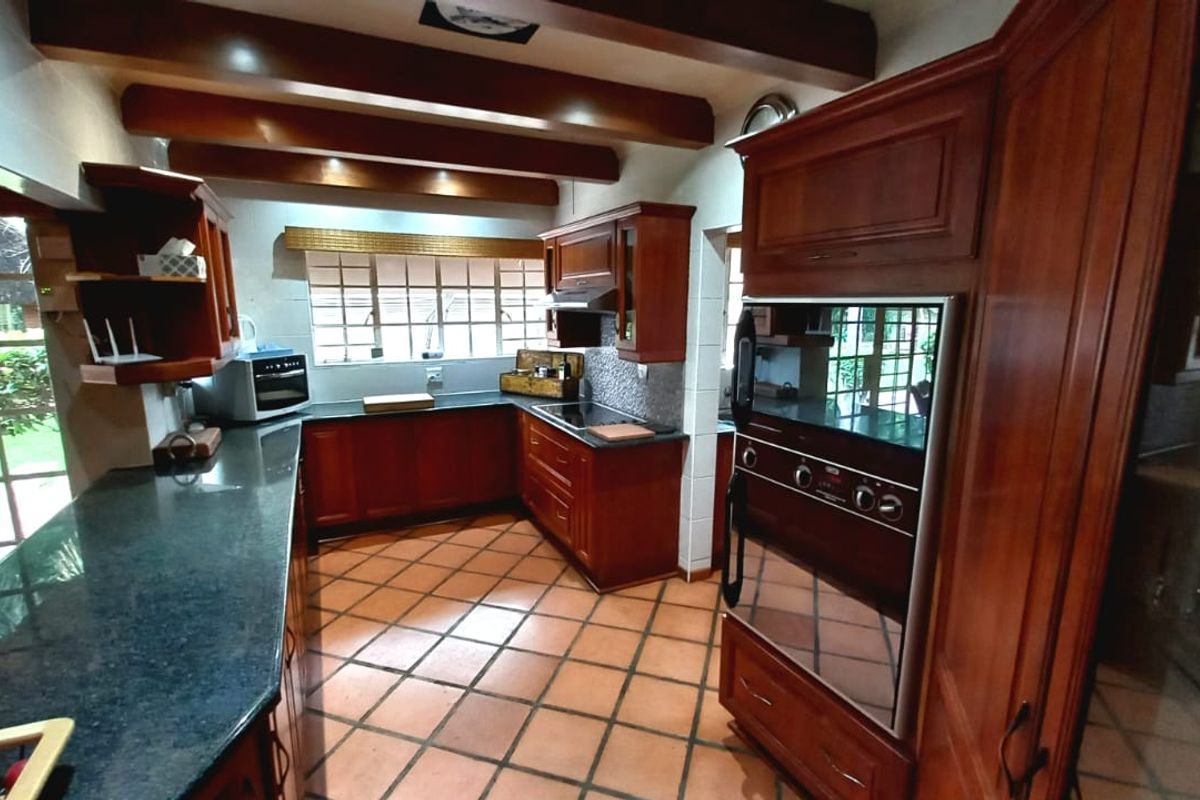 Stunning 3 bedroom home for sale in SW 5 proper ,Vanderbijlpark. - Photo 2