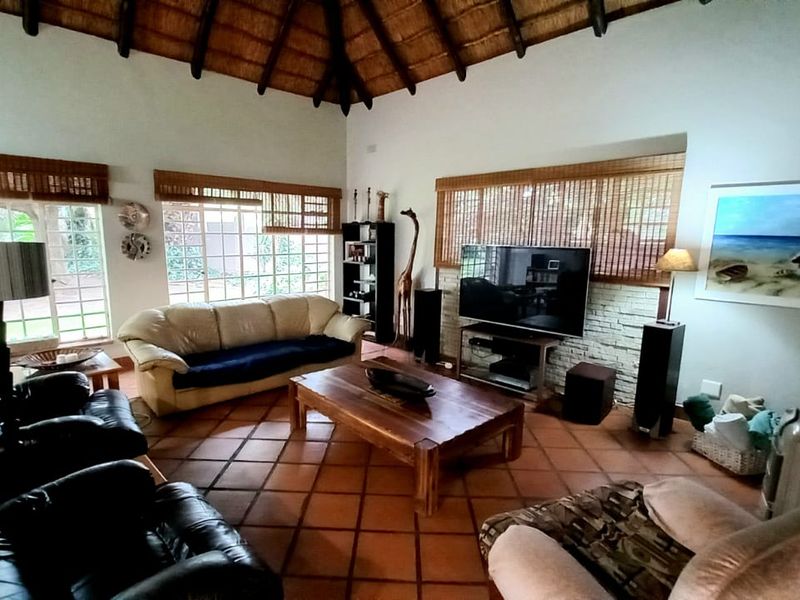 Stunning 3 bedroom home for sale in SW 5 proper ,Vanderbijlpark. - Photo 6