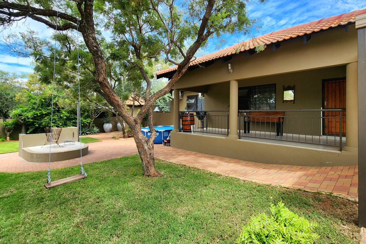 EXCLUSIVE, UPMARKET, LIFESTYLE HOME IN BELA BELA - Photo 3