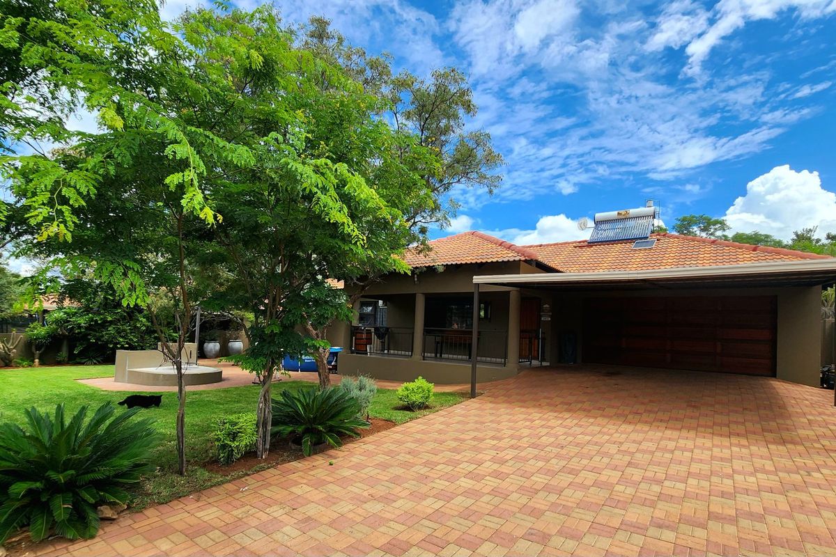 EXCLUSIVE, UPMARKET, LIFESTYLE HOME IN BELA BELA - Photo 2