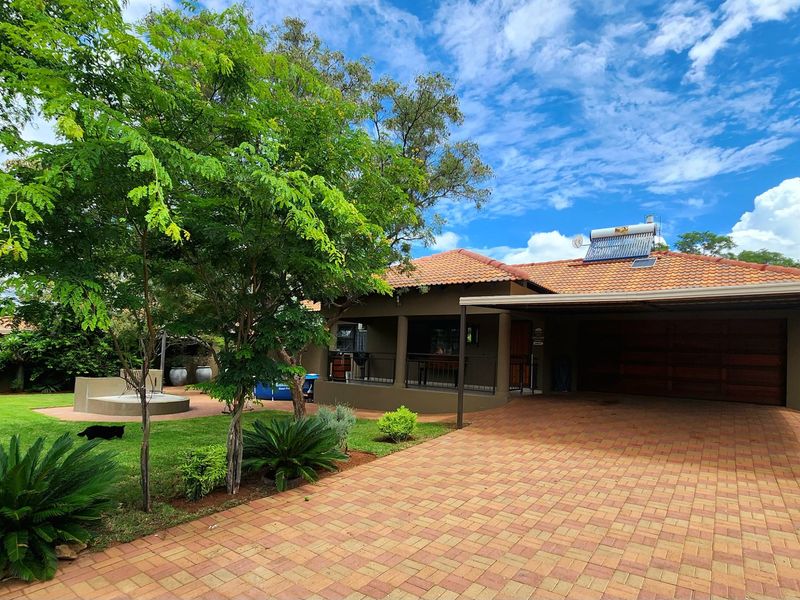 EXCLUSIVE, UPMARKET, LIFESTYLE HOME IN BELA BELA - Photo 2