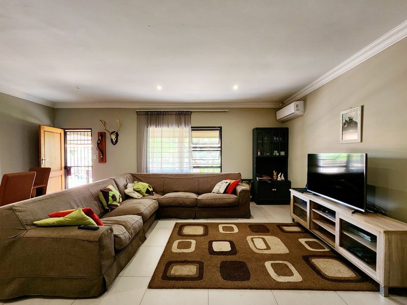 EXCLUSIVE, UPMARKET, LIFESTYLE HOME IN BELA BELA - Photo 9