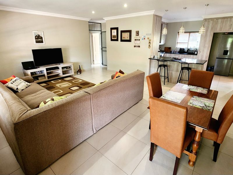 EXCLUSIVE, UPMARKET, LIFESTYLE HOME IN BELA BELA - Photo 8