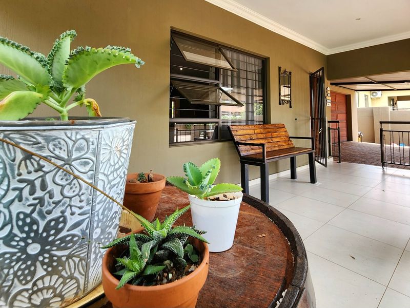 EXCLUSIVE, UPMARKET, LIFESTYLE HOME IN BELA BELA - Photo 7