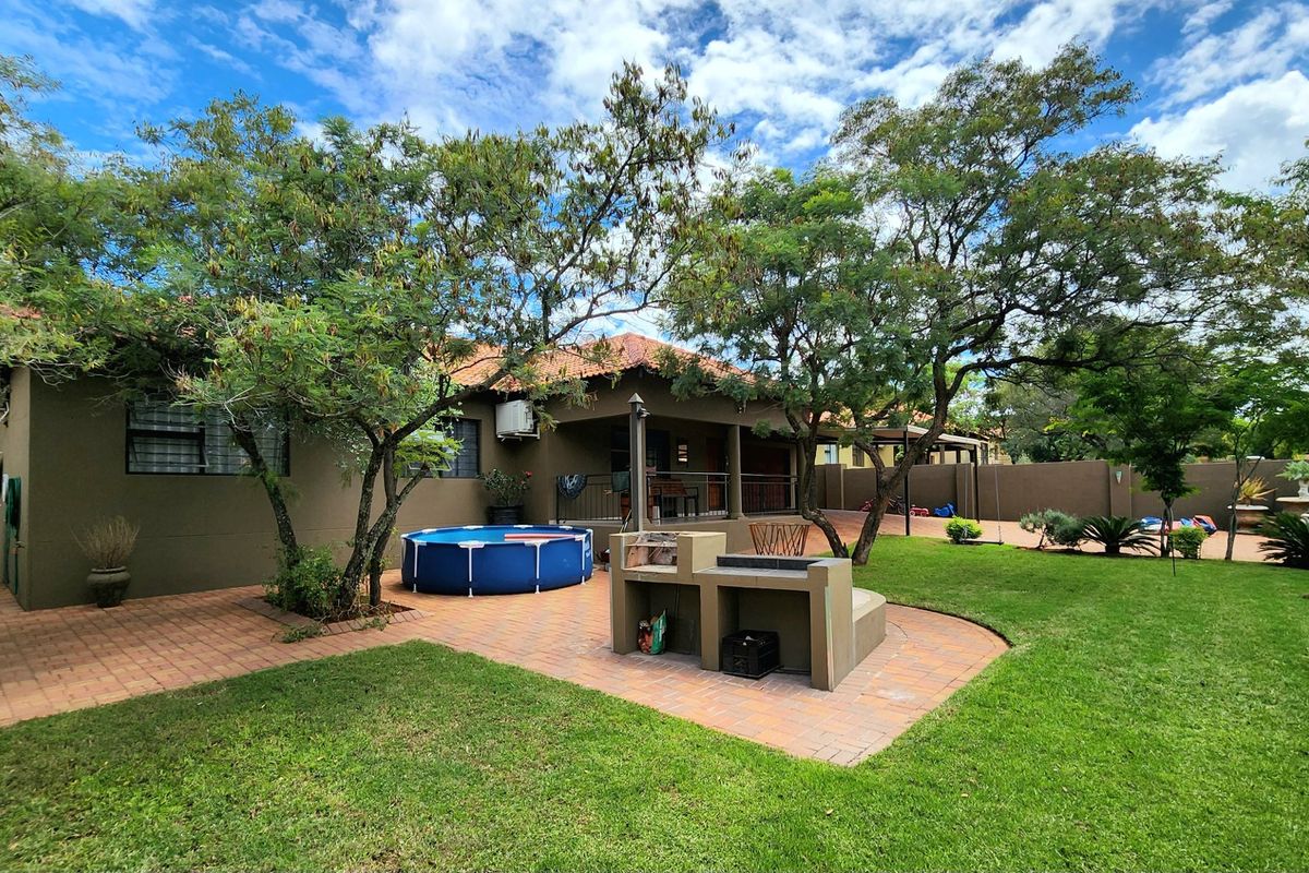 EXCLUSIVE, UPMARKET, LIFESTYLE HOME IN BELA BELA - Photo 5