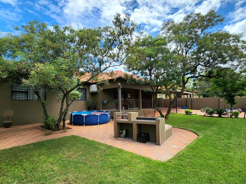 EXCLUSIVE, UPMARKET, LIFESTYLE HOME IN BELA BELA - Photo 5