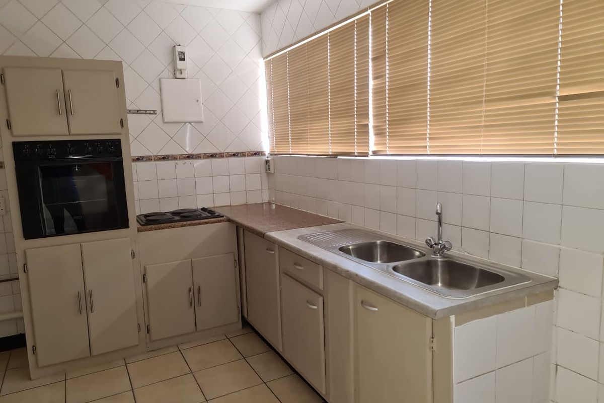 !Stunning Cozy Duplex Up For Sale! - Photo 4