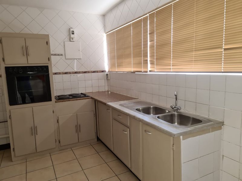 !Stunning Cozy Duplex Up For Sale! - Photo 4