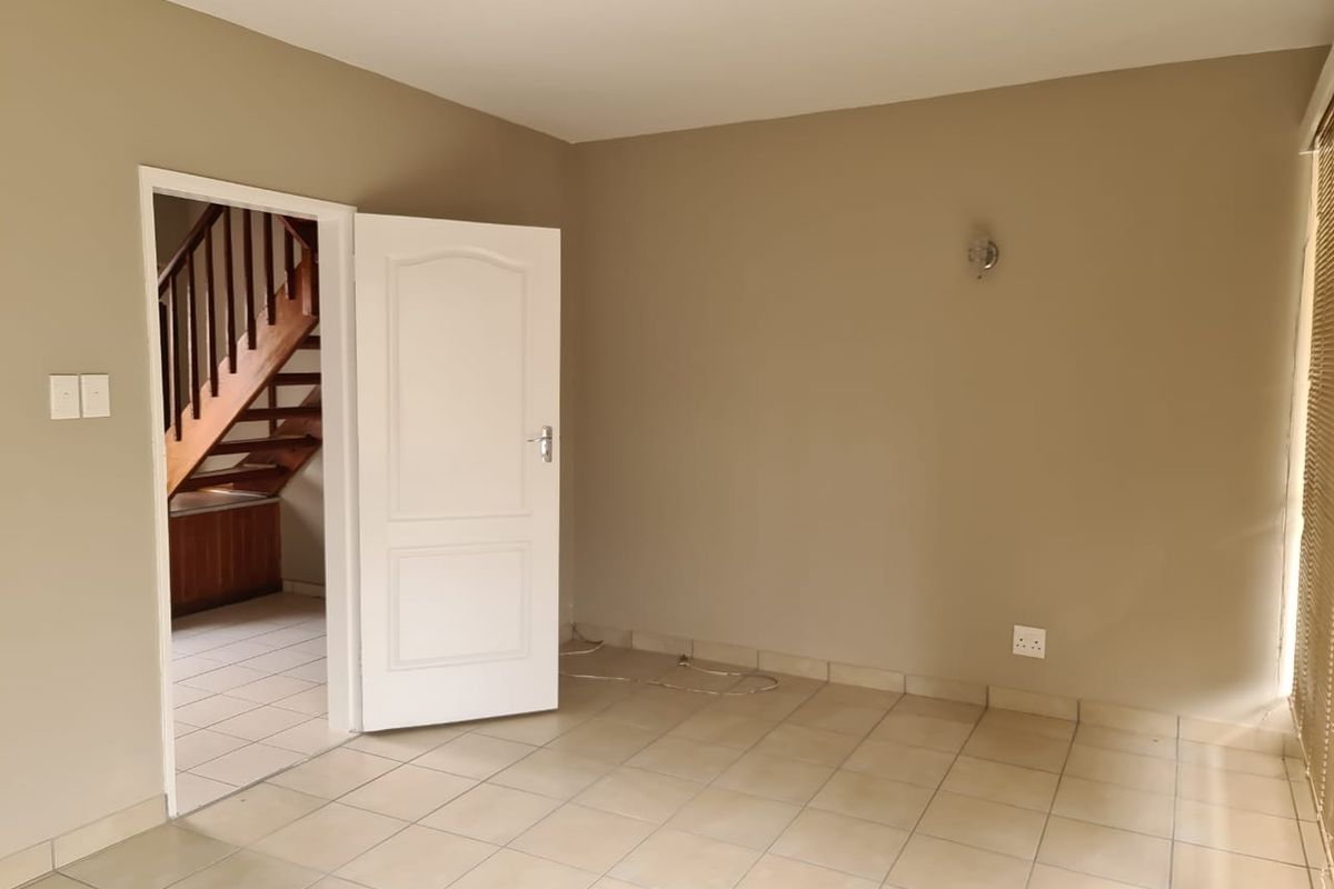 !Stunning Cozy Duplex Up For Sale! - Photo 5