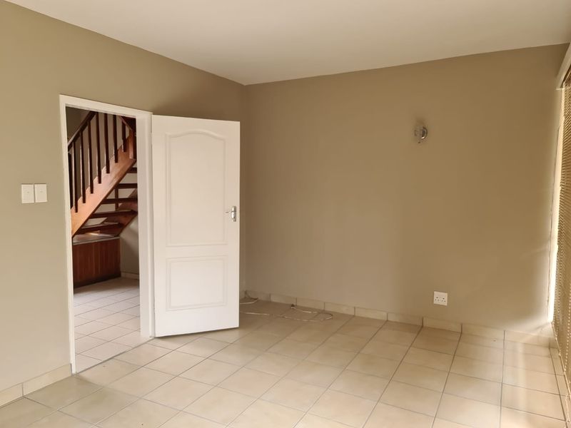 !Stunning Cozy Duplex Up For Sale! - Photo 5