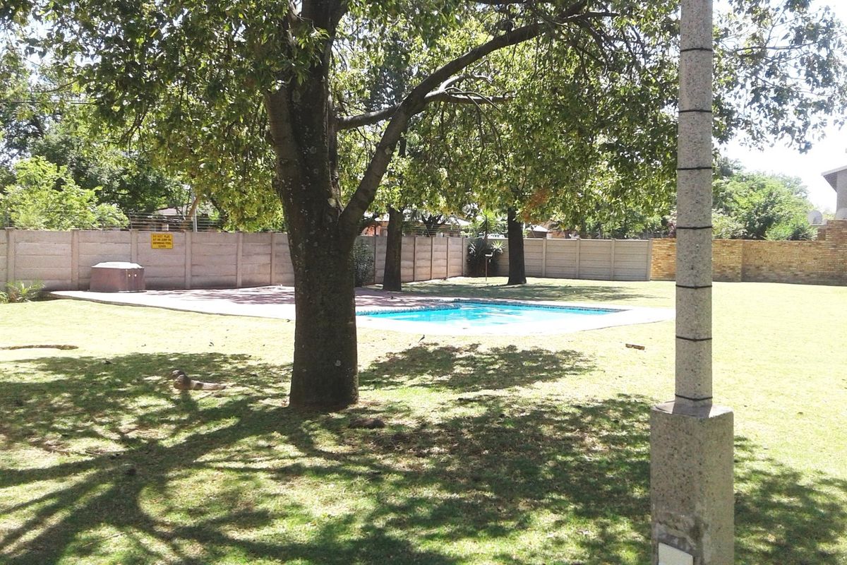 !Stunning Cozy Duplex Up For Sale! - Photo 2