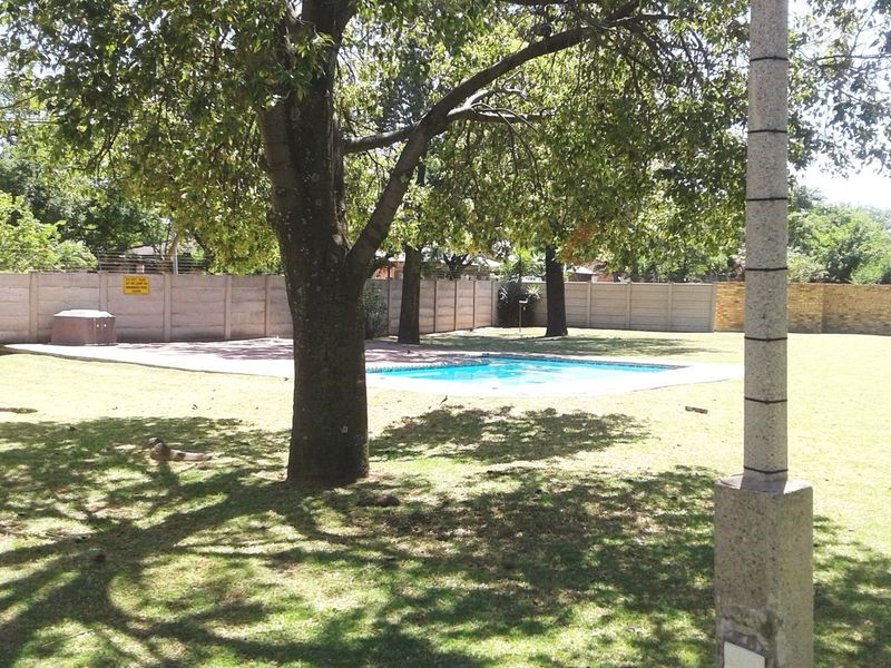 !Stunning Cozy Duplex Up For Sale! - Photo 2