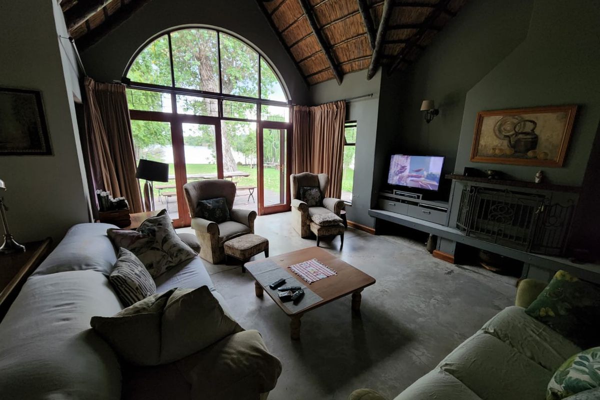 Marlbank River Front House - Photo 2