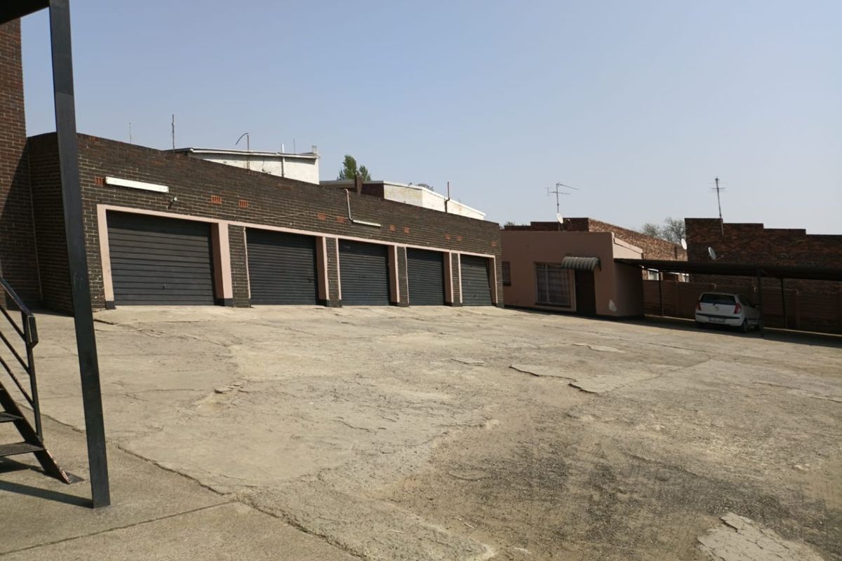 Calling all investors!!! Block flats for sale with tenants on a 1200m2 stand!!! - Photo 5