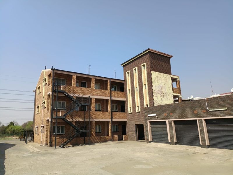 Calling all investors!!! Block flats for sale with tenants on a 1200m2 stand!!! - Photo 2