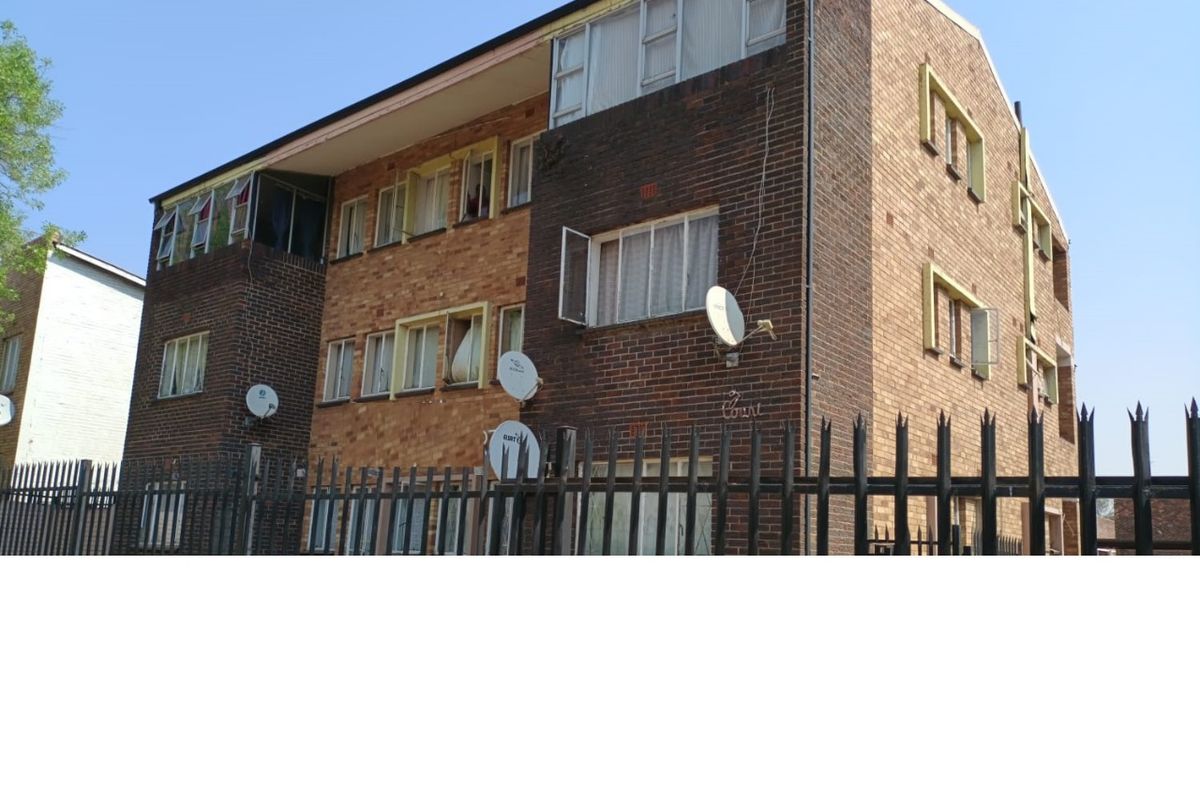 Calling all investors!!! Block flats for sale with tenants on a 1200m2 stand!!! - Photo 3