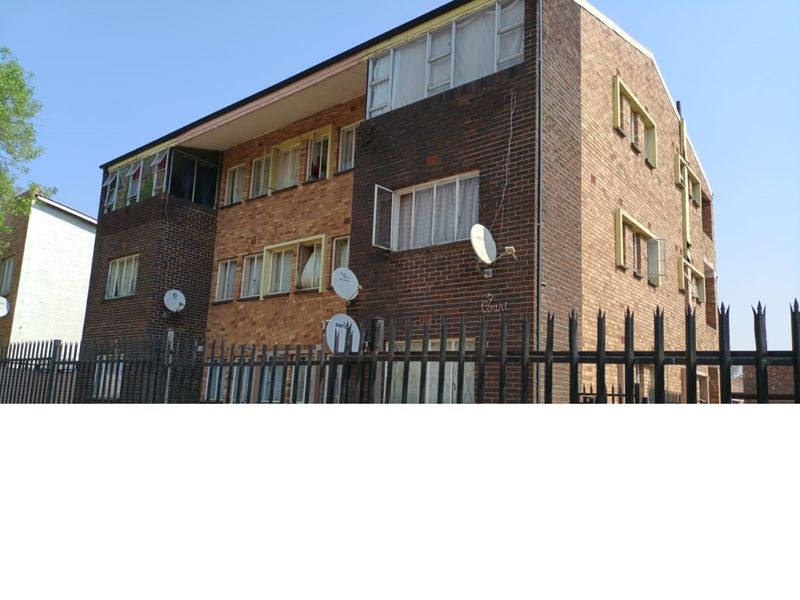 Calling all investors!!! Block flats for sale with tenants on a 1200m2 stand!!! - Photo 3