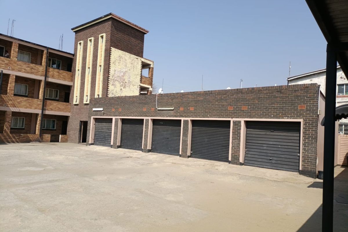 Calling all investors!!! Block flats for sale with tenants on a 1200m2 stand!!! - Photo 4