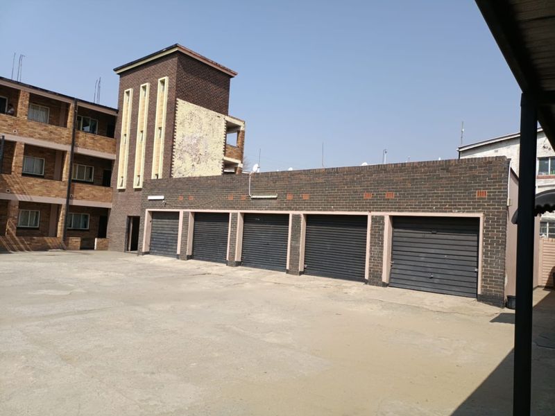 Calling all investors!!! Block flats for sale with tenants on a 1200m2 stand!!! - Photo 4