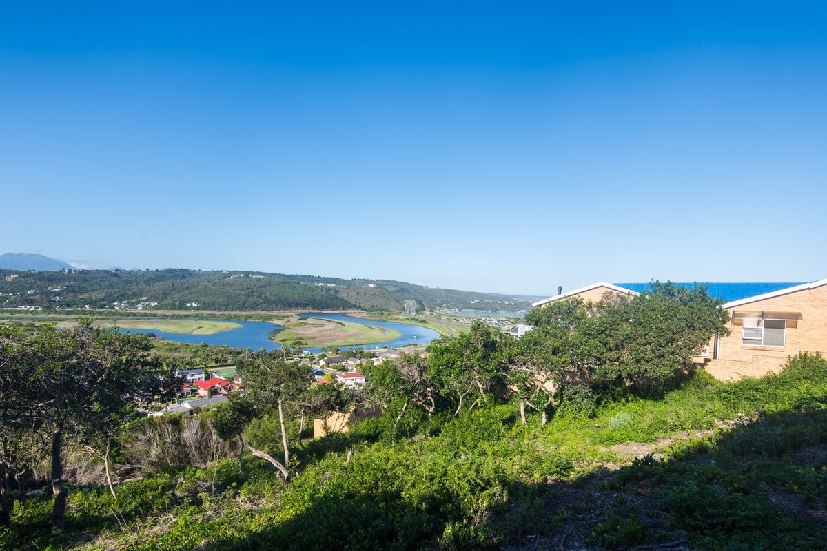 Large stand with panoramic views of the mountains, river and ocean - Photo 3