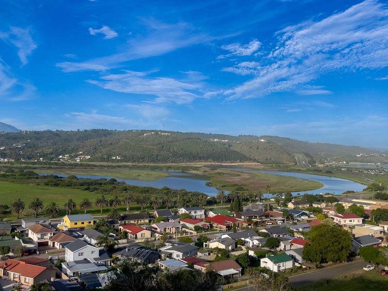 Large stand with panoramic views of the mountains, river and ocean - Photo 7