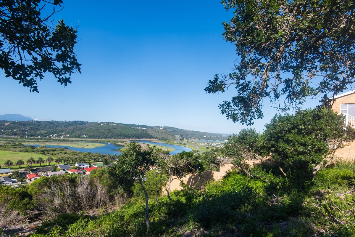 Large stand with panoramic views of the mountains, river and ocean - Photo 5