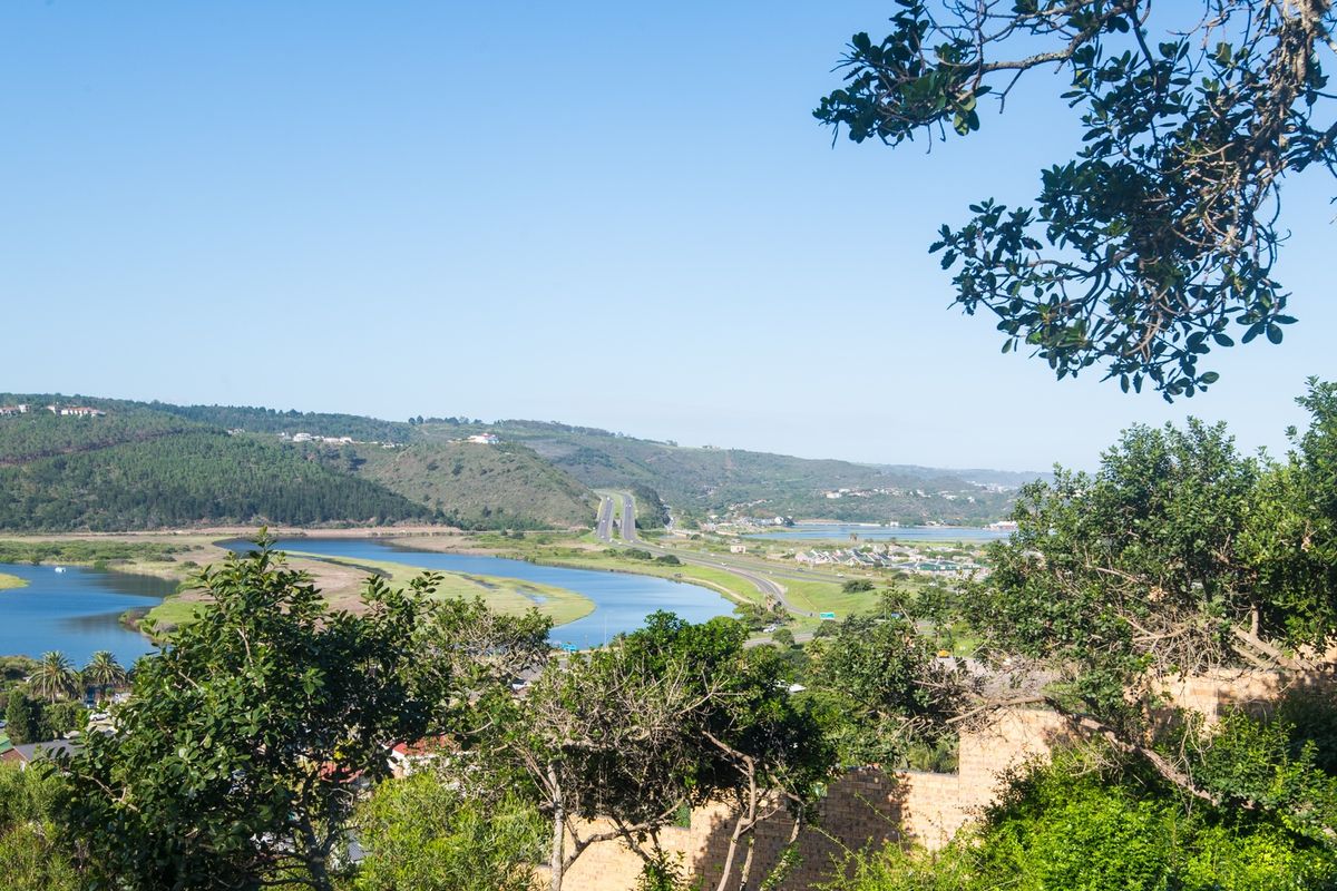 Large stand with panoramic views of the mountains, river and ocean - Photo 4