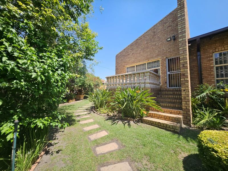 Stunning family house for the family that likes to entertain and has a passion for living. - Photo 4