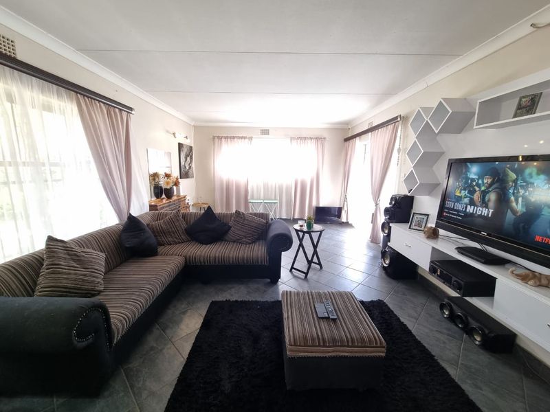 Beautiful house for sale - Photo 5