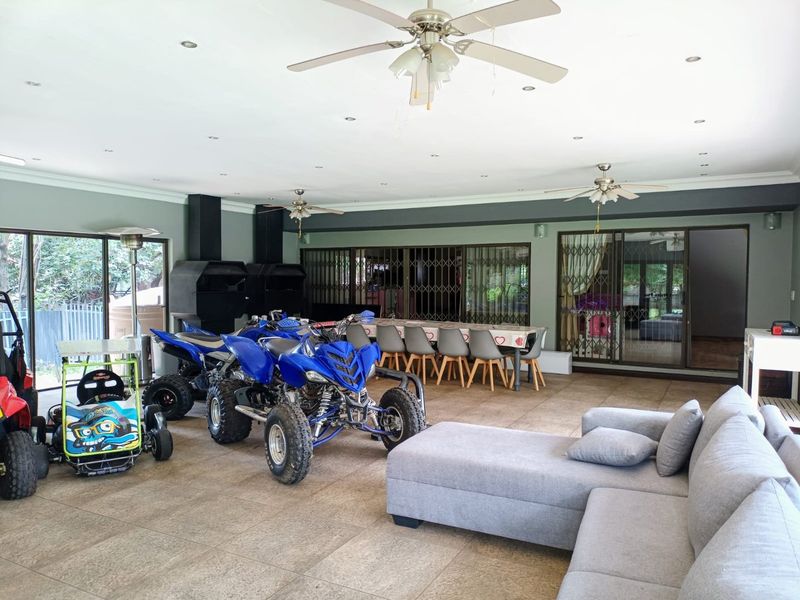 Immaculate OFF GRID house in prime area of Vanderbijlpark, awaiting it's new owners! - Photo 9