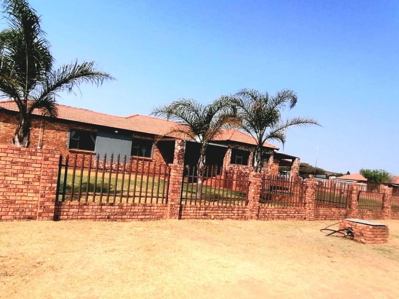 Exceptional small holding nestled in the heart of Nigel - Photo 3