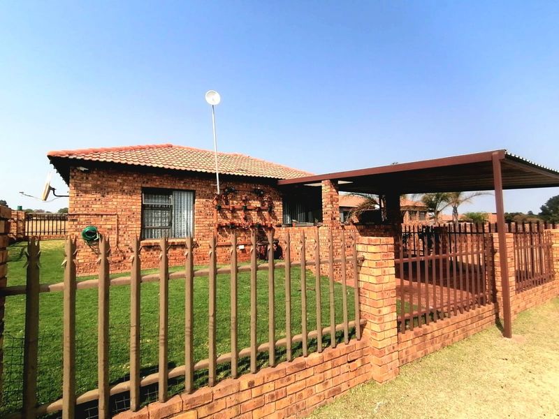 Exceptional small holding nestled in the heart of Nigel - Photo 8