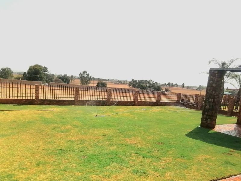 Exceptional small holding nestled in the heart of Nigel - Photo 7