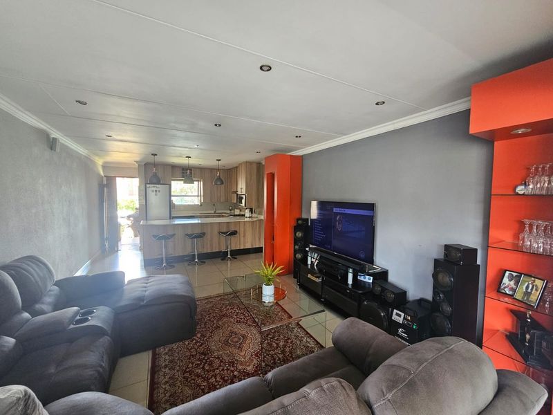 Newly Renovated 2 Bedroom  Apartment for Sale in Vaalpark - Photo 9
