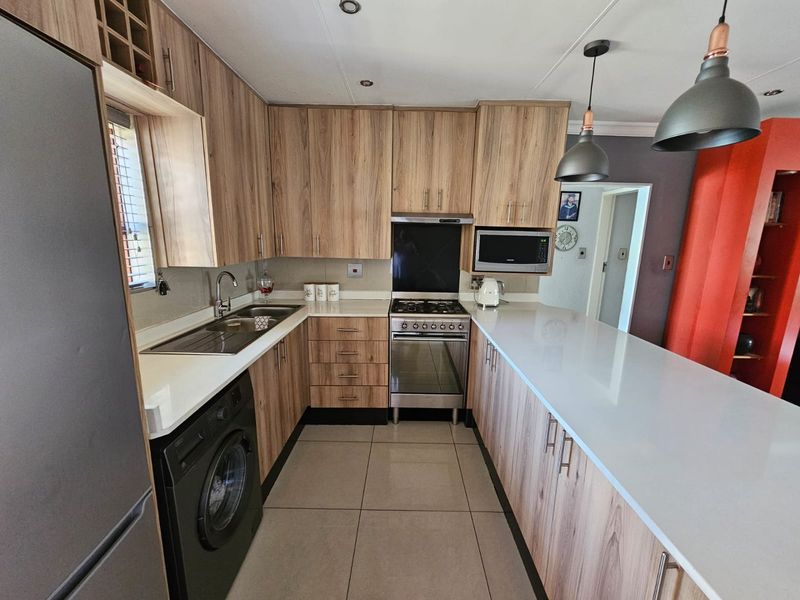 Newly Renovated 2 Bedroom  Apartment for Sale in Vaalpark - Photo 4