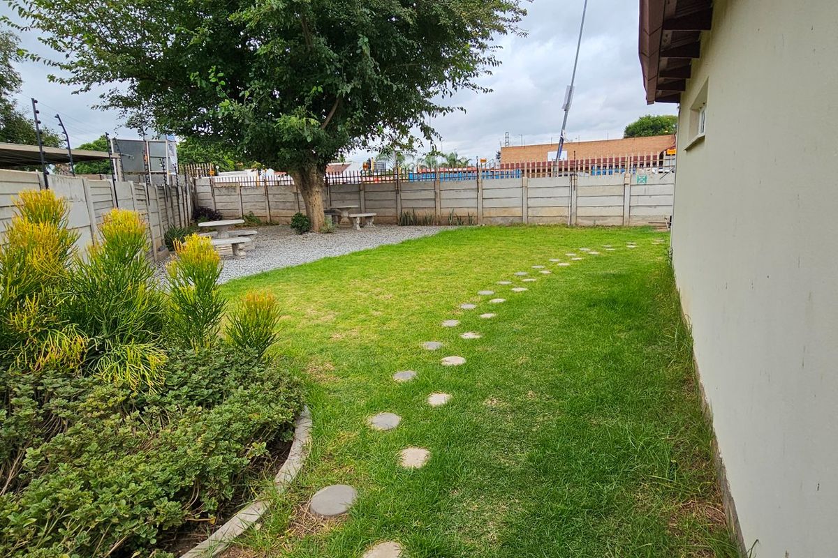 ATTENTION INVESTORS! HOUSE FOR SALE IN POLOKWANE CENTRAL - Photo 2