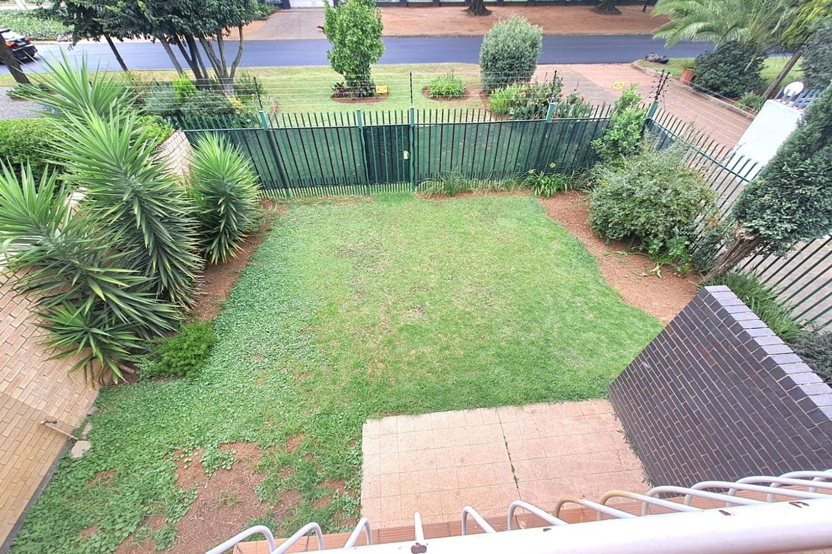 STUNNING TOWNHOUSE TO LET IN THREE RIVERS - Photo 4