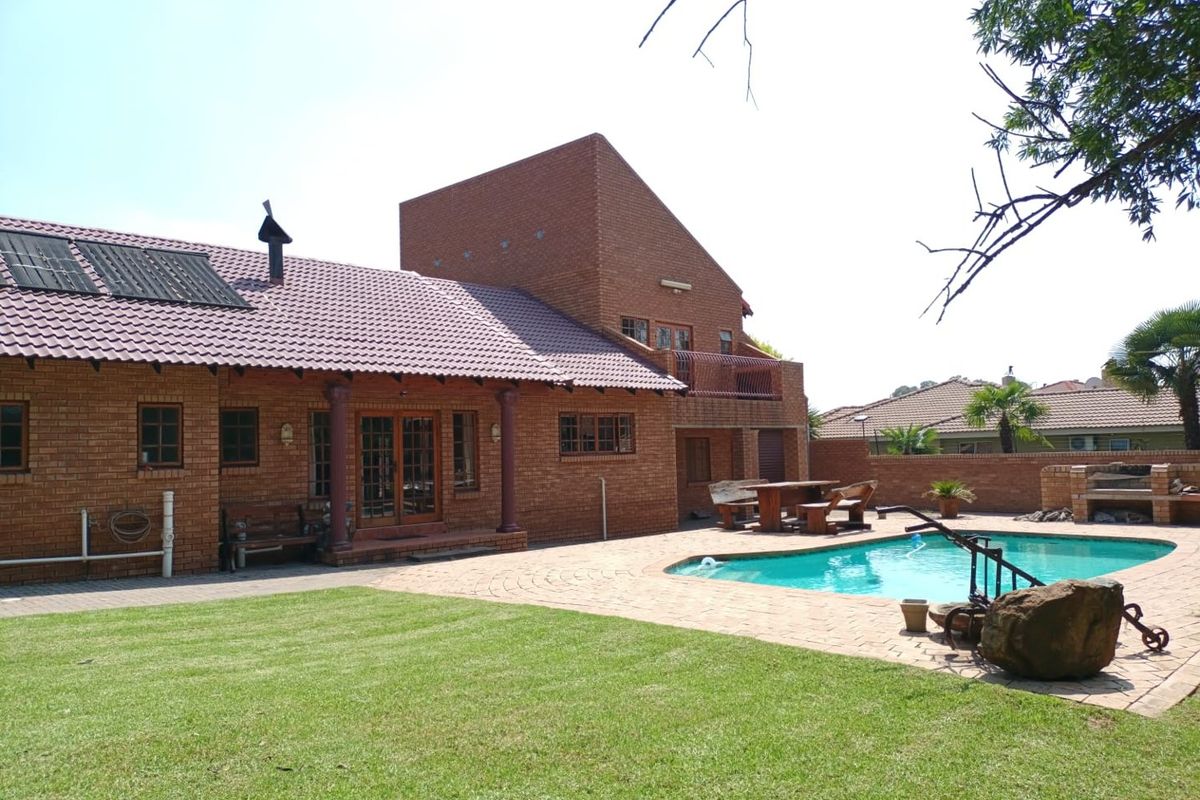 Beautiful 3 bedroom family home in sought-after . - Photo 2