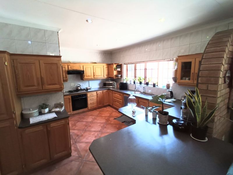 Beautiful 3 bedroom family home in sought-after . - Photo 9
