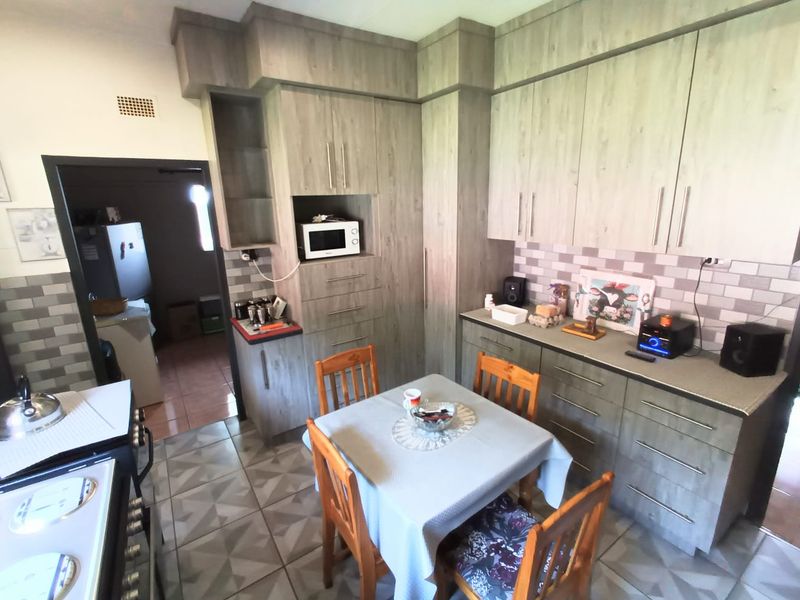Ideal house for a 1st time home buyer in CE1! - Photo 5