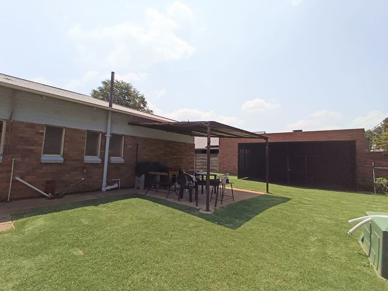 Ideal house for a 1st time home buyer in CE1! - Photo 2