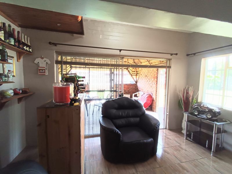 Ideal house for a 1st time home buyer in CE1! - Photo 9