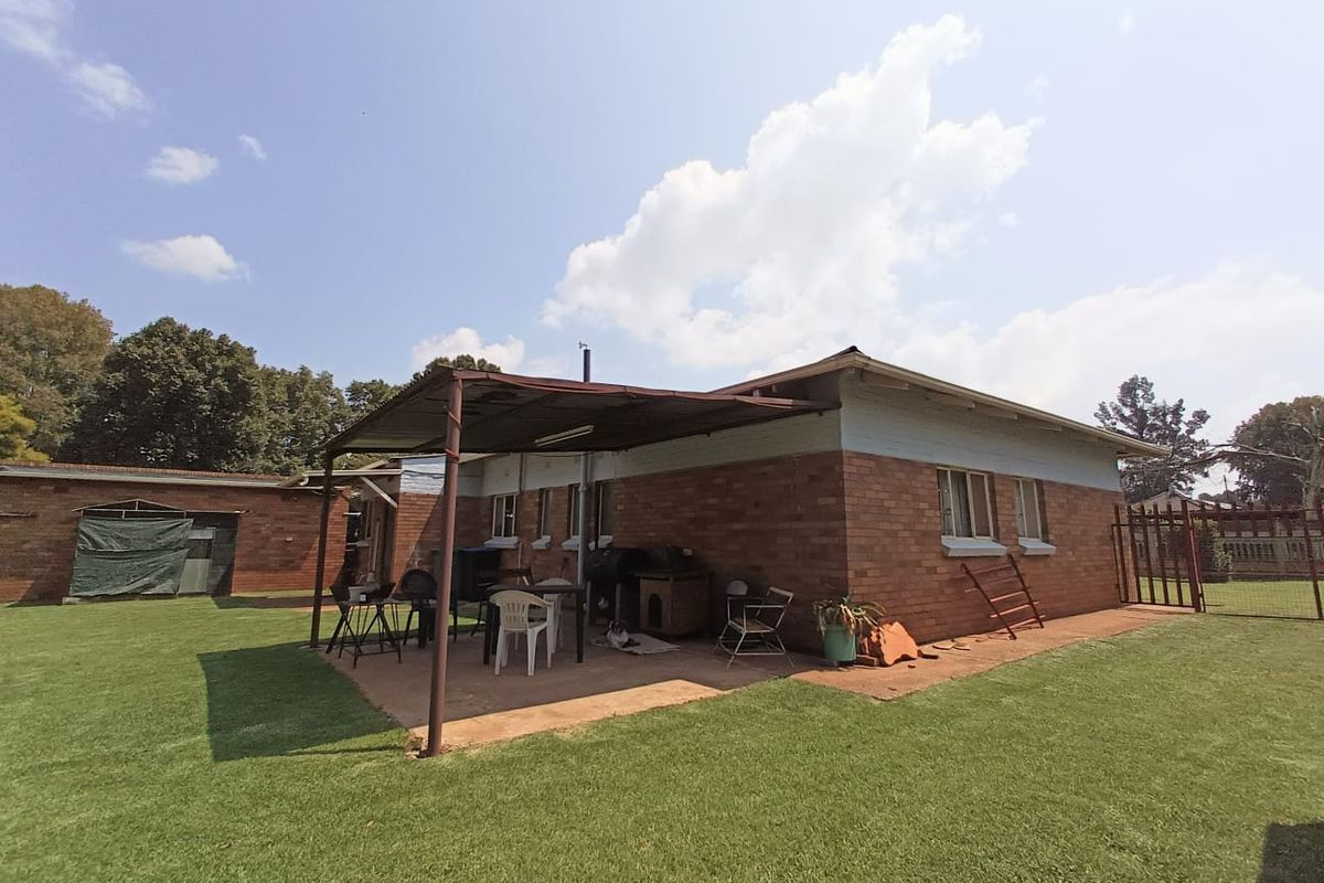 Ideal house for a 1st time home buyer in CE1! - Photo 3