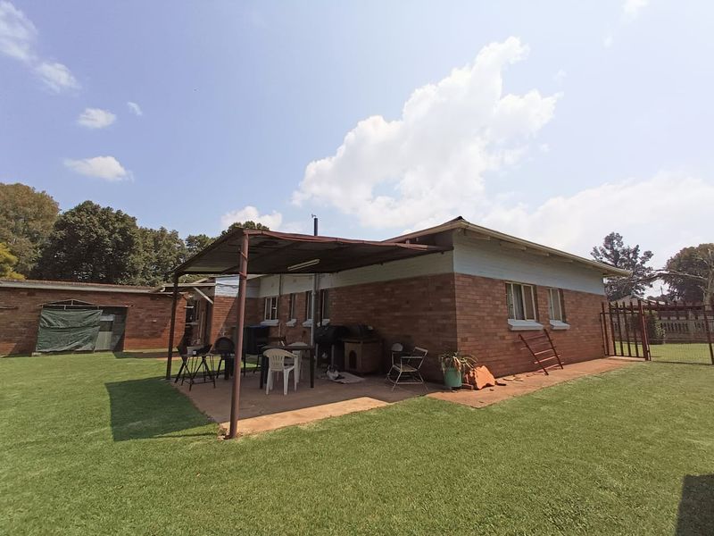 Ideal house for a 1st time home buyer in CE1! - Photo 3