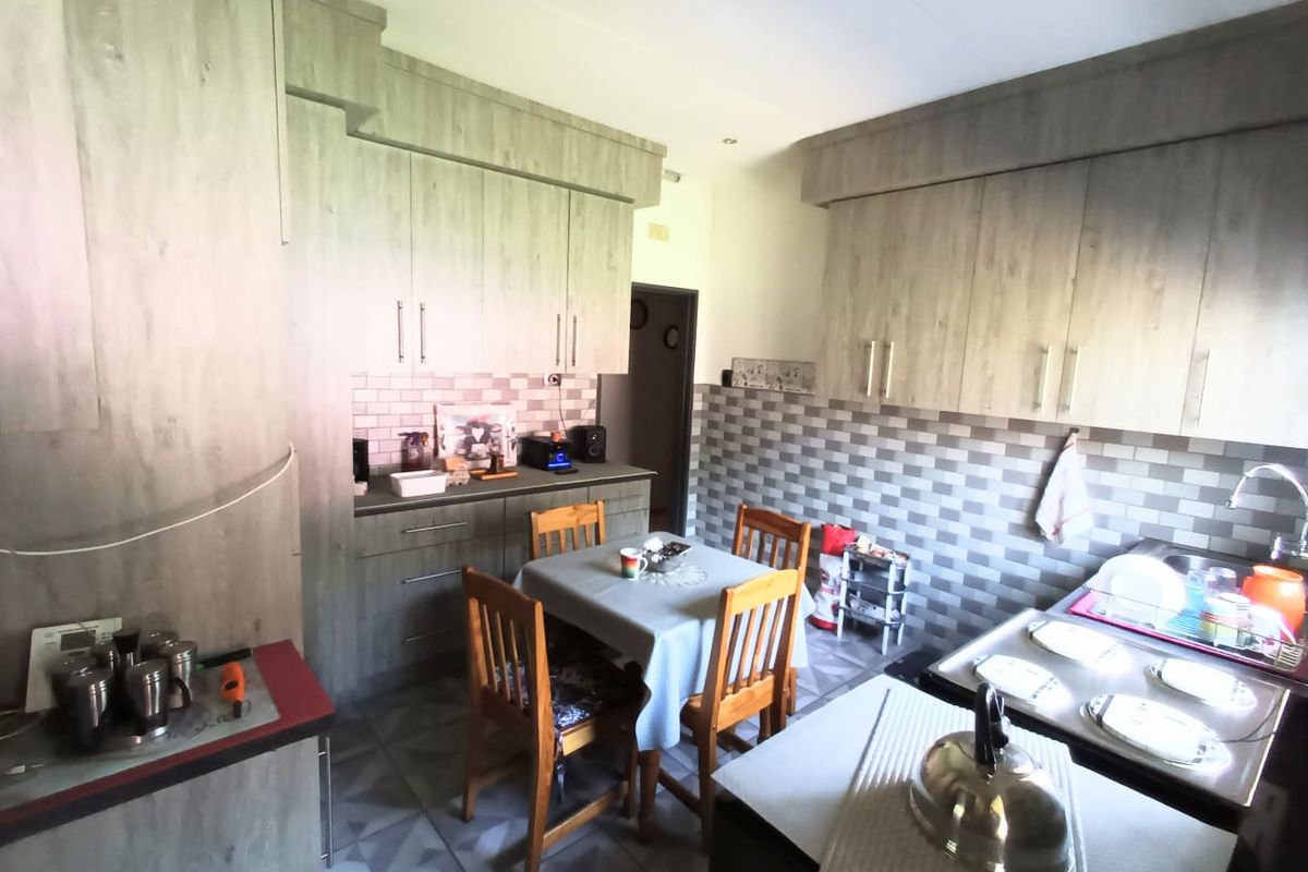Ideal house for a 1st time home buyer in CE1! - Photo 4